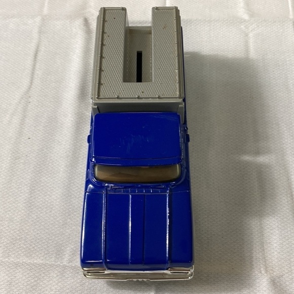 1960 4x4 Pick Up Bank 1/25 ScaleNew Holland (AW) - Picture 4 of 7